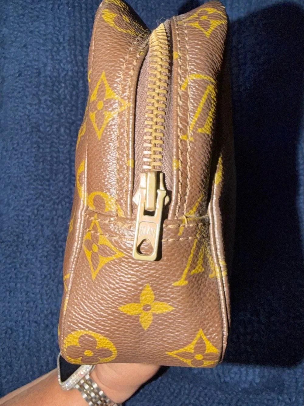 LOUIS VUITTON Trousse 23 Cosmetic Toiletry Bag/Pouch in Classic Monogram Canvas!
